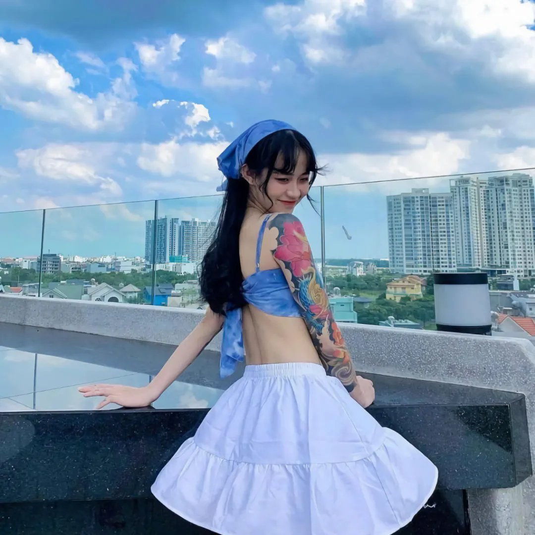 天空中的露西 海报