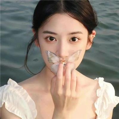 新圣水湖畔 海报